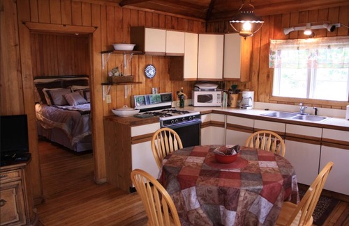 Suttons Bay Cabina | Cabin in the Village