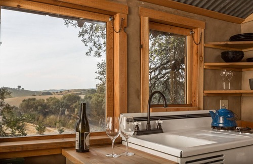 Paso Robles Cabina | Cabin in the Wine Country-Surrounded by vineyards