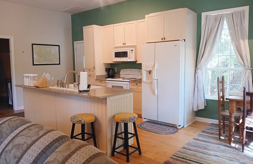 Pineland Casa | Cabin in the woods at Stokes Bluff