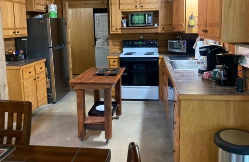 Kansas Cabina | CABIN IN THE WOODS - Quiet, secluded yet close to activities!