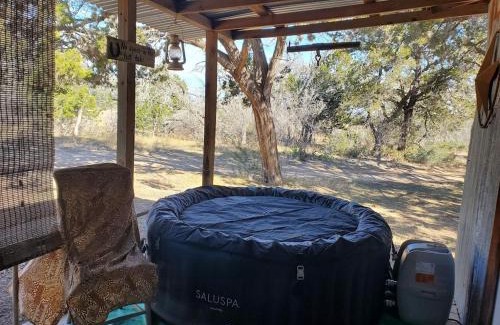 Bandera Casa | Cabin in the Woods under the Stars with HOT TUB
