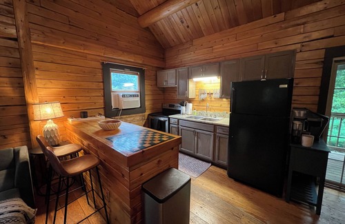 Huey Cabina | Cabin In The Woods