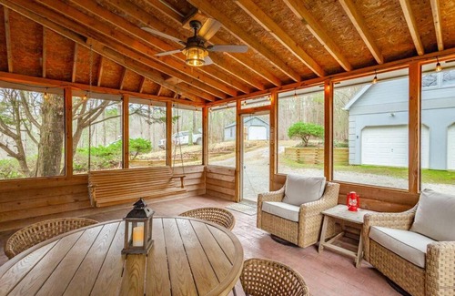 LaFayette Apartamento | Cabin in the Woods