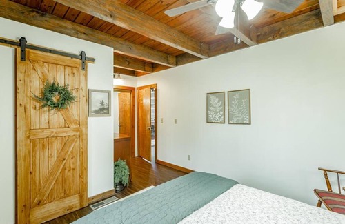 LaFayette Apartamento | Cabin in the Woods