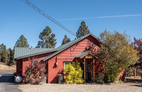 Crouch Casa | Cabin in town