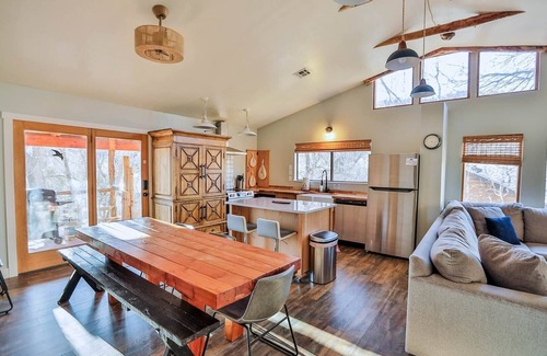Glendale Cabina | Cabin located near Zion and Bryce! Southern Utah Stargazing Dream! Hot Tub!