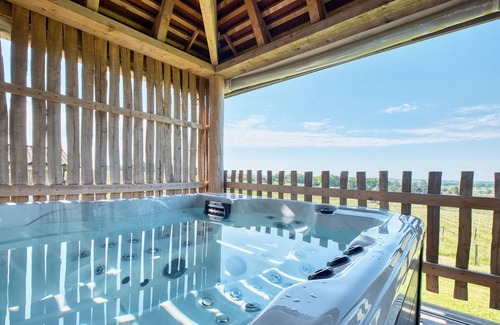 Monbazillac Cabina | Cabaña 'Muscadelle' con piscina compartida, Wi-Fi y aire acondicionado