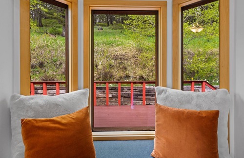 Bozeman Cabina | Cabin near Bridger Bowl with Hot Tub!