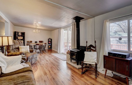 Norman Cabina | Cabin near Norman with Hot Tub & Pool