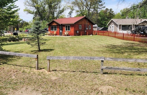 St. Helen Cabina | Cabin near ORV trails, lake St. Helen, Houghton Lake and golfing!