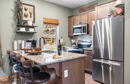 Branson Cabina | Labor Day Open! New Cabin at Tall Timbers! Free Tickets! Cmty Pool! Firepit! Near Table Rock Lake!