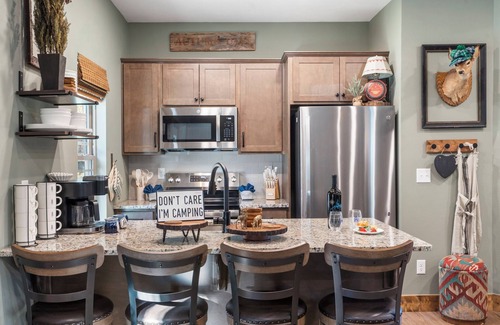 Branson Cabina | Labor Day Open! New Cabin at Tall Timbers! Free Tickets! Cmty Pool! Firepit! Near Table Rock Lake!
