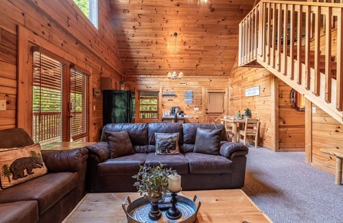Sevierville Cabina | Cabin next to Douglas Lake with Hot Tub and Multicade