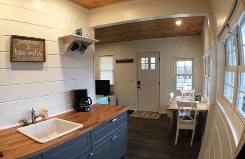 Osage Beach Cabina | Cabina No. 4 @ The Old Swiss Village