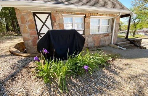 Osage Beach Cabina | Cabina No. 4 @ The Old Swiss Village