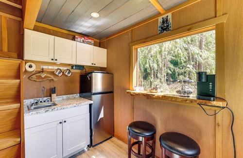 Port Angeles Cabina | Cabin on 5 Acres in Port Angeles w/ Fire Pit!