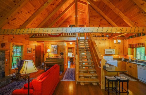 Butler Cabina | Cabin on 66 private acres with hiking trails