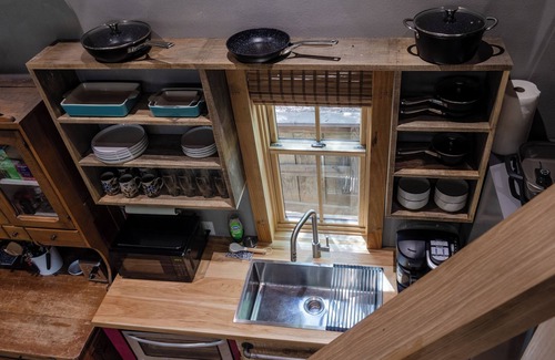 Van Zandt County Cabina | Cabin on 7 Acres with a Pond! In charming Ben Wheeler. Near-Canton-Tyler