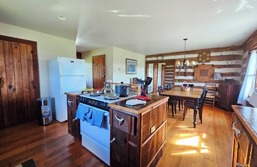 Winchester Casa | This house is a 2 bedroom(s), 2 bathrooms, located in Winchester, VA.