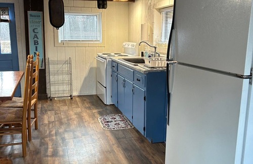 Nortonville Cabina | Cabin on a semi-private lake, cozy, quiet and peaceful!