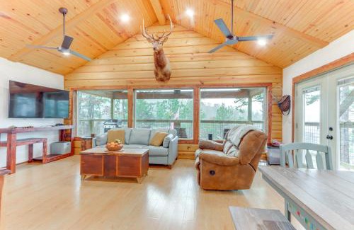 Rogers Casa | Cabin on Beaver Lake with Views and Furnished Deck!