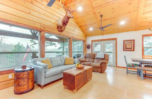 Rogers Casa | Cabin on Beaver Lake with Views and Furnished Deck!