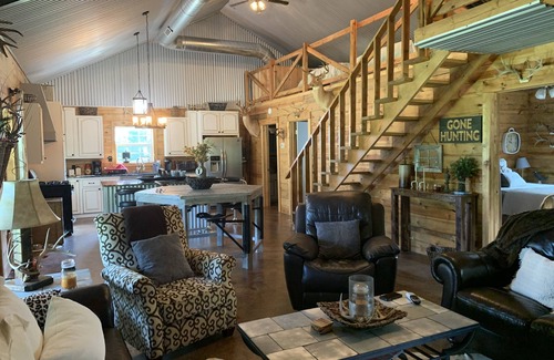 Stringtown Cabina | Cabin on Blackberry Hill near McGee Creek
