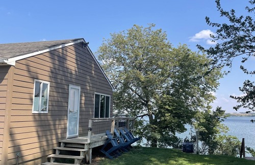 Wentworth Cabina | Cabin on Lake Madison! 100 ft of shoreline, walking distance to Hillside Resort!