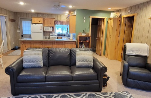 Pine River Cabina | Cabin on Norway Lake, 2 bedroom/sleeps 6