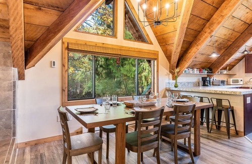 Port Angeles East Cabina | Cabin on Peaceful creek w/ hot tub, sauna, firepit- minutes from Hurricane Ridge