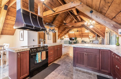 Port Angeles East Cabina | Cabin on Peaceful creek w/ hot tub, sauna, firepit- minutes from Hurricane Ridge