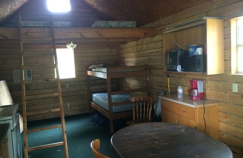 Red Rock Cabina | Cabina en el rancho privado a 16 millas de la pista de F1
