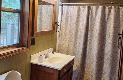 Rose Hill Cabina | Cabin on the banks of the Chunky River, secluded and quiet. Kayaking available.