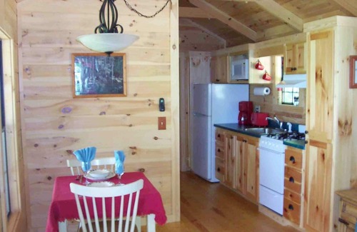 Hendersonville Cabina | Cabin on the Hill - Un Romántico 1 BR 20 Acre Country Retreat - Cerca de Asheville