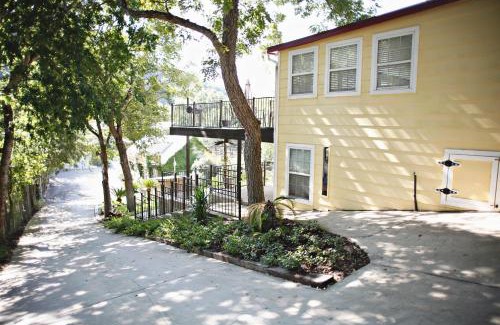 New Braunfels Apartamento | Cabin on the Hill