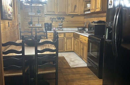 Cane Valley Cabina | Cabin on the Lake Getaway Right off Green River Lake!!!