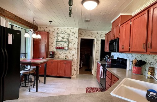Hemphill Casa | Cabin On The Lake