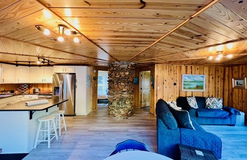 Boone Cabaña | Cabin on the New River with large deck to enjoy!