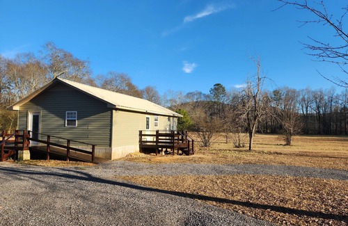 Gaylesville Cabina | Cabin on the river. 300 feet of waterfront and fishing. Weiss lake 5 mins away.