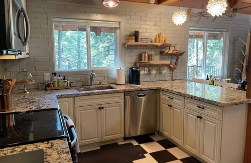 Dorrington Cabina | Cabin on the Roost~Pet friendly~A-frame cabin