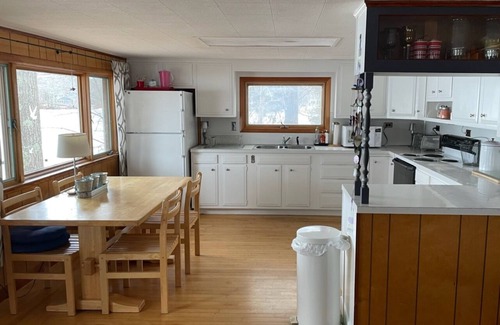 Litchfield Cabaña | Cabin on Woodbury Pond