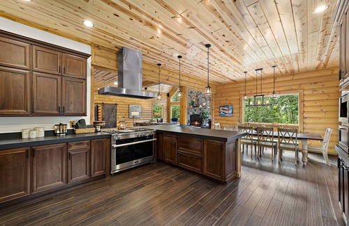 West Fairfax Casa | Cabin, Pool, Hot Tub, Lake, Wineries and Mountains Oh My!