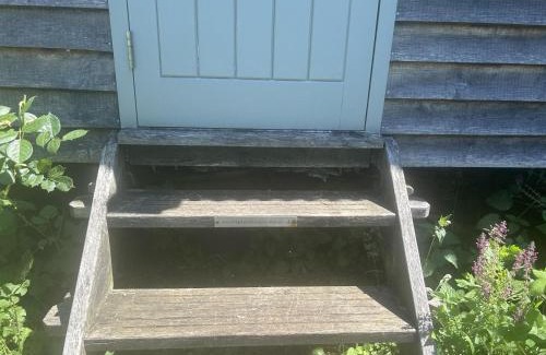 Bletchley Casa | Cabin Retreat in Bedford - Sleeps 2 & Free parking