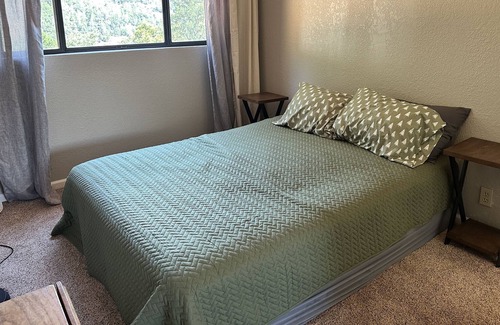 Placerville Cabina | Cabin Retreat near whitewater rafting & nature hiking, apple hill & main street.