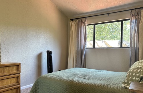 Placerville Cabina | Cabin Retreat near whitewater rafting & nature hiking, apple hill & main street.