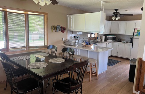 Battle Lake Cabina | Cabin Retreat On Beautiful, Crystal Clear Eagle Lake in Ottertail County, MN