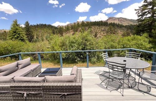 Bailey Casa | Cabin Retreat W Board Games & Pool Access