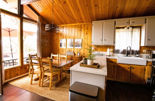 Running Springs Cabina | Cabin - Rustic Glam + Game Room + Views +Workspace- Minutes from attractions