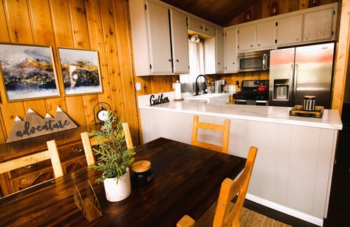 Running Springs Cabina | Cabin - Rustic Glam + Game Room + Views +Workspace- Minutes from attractions