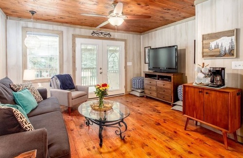 Ellijay Cabina | Cabin+RV/10acres/Stream/Seclusion/Retreat/Sleeps 6